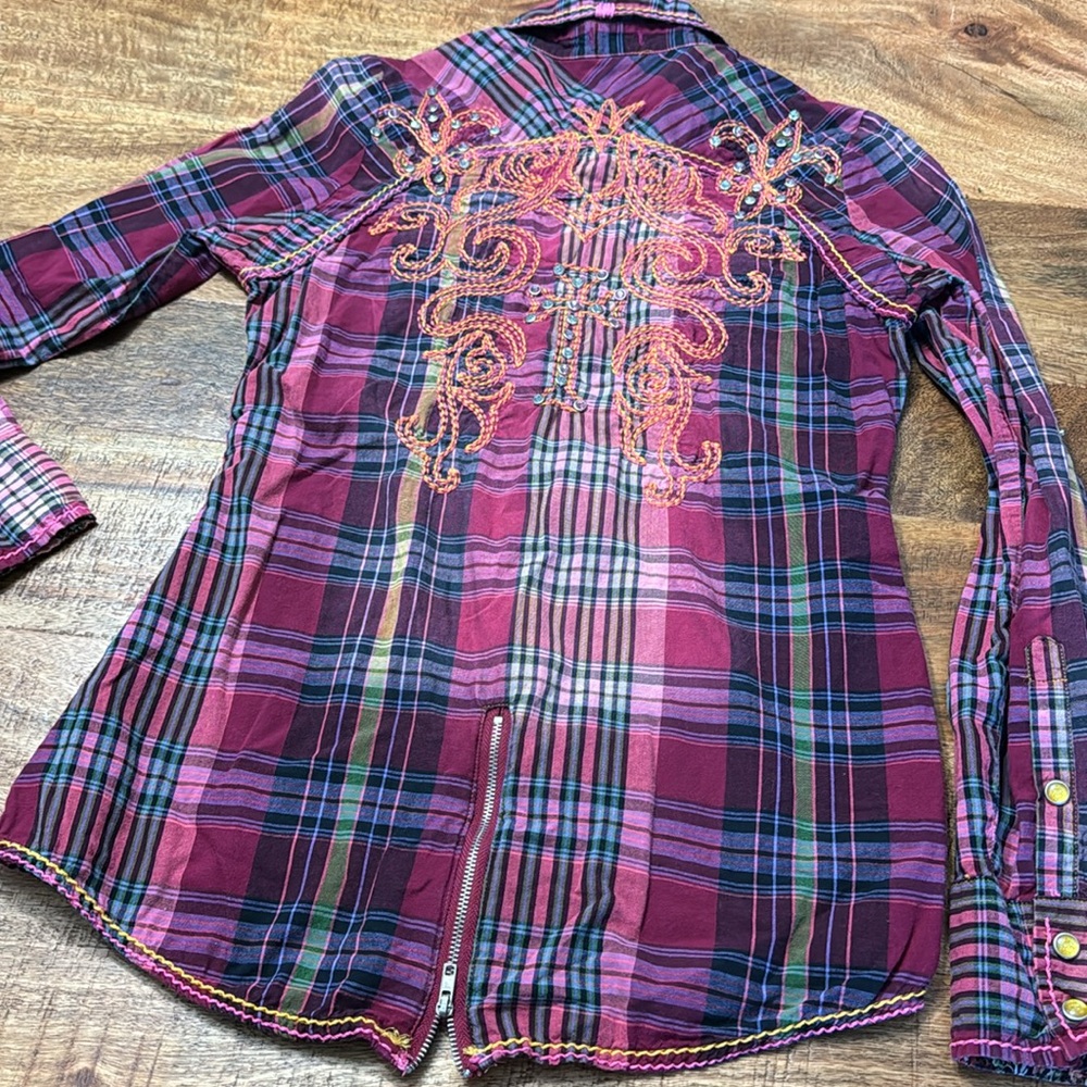 Destined to Roar Clothing western button down pink purple snap rhinestone cross - Picture 9 of 11